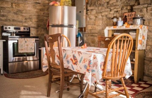 Sharpsburg Casa | Rustic, comfortable, secluded, hand hewn, turn of the century log cabin