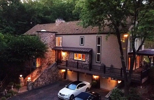 Fox Chapel Casa | Rustic Contemporary Executive Home in Prime Location