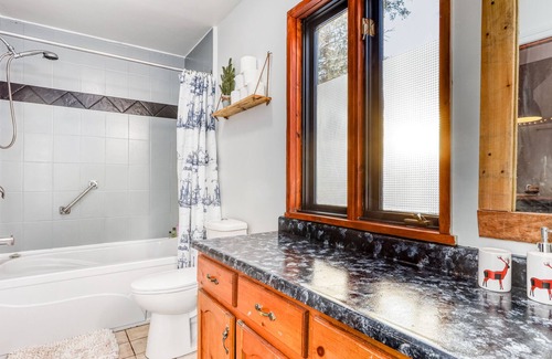 Chertsey Cabina | Rustic cottage - nature & lake