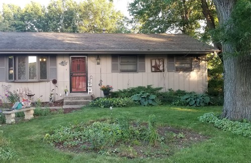 Machesney Park Casa | Rustic country charm - secluded sanctuary close to hospitals for traveling nurse