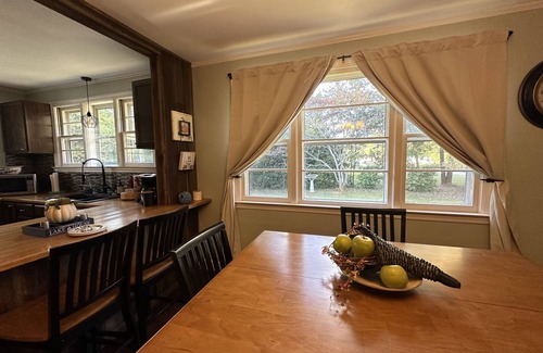 Columbia Cabaña | Rustic Country Cottage Near Lake Murray -Just 1 hour from The Masters!