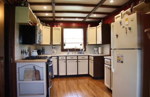 North Webster Otro | Rustic Country farmhouse on 2 acres close to several lakes.
