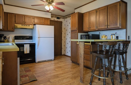 Ellenburg Center Cabina | Rustic, Cozy Lakefront Cabin with Private Beach on Upper Chateaugay Lake.