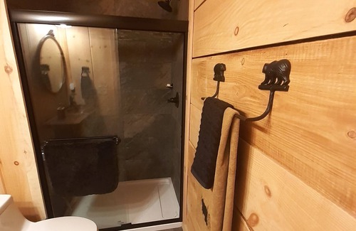 Lakemont Cabina | Rustic Cozy River Cabin, Hiking, Waterfalls, and Tallulah Gorge , Great Location