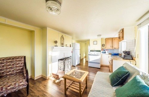 Lincoln City Apartamento | RUSTIC, COZY SPECTACULAR OCEAN VIEW 1 BEDR. SUITE W/KITCHEN&WOOD BURN. FIREPLACE