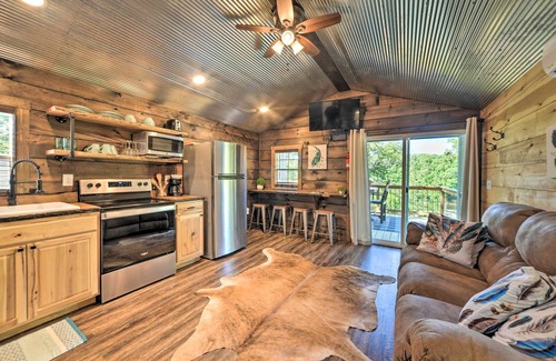 Almo Cabina | Rustic Dog-Friendly Cabin w/ Deck & Fire Pit!