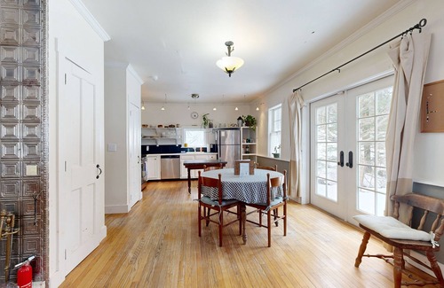Barnard Casa | Rustic dog-friendly home near Woodstock & skiing with views of Barnard Brook