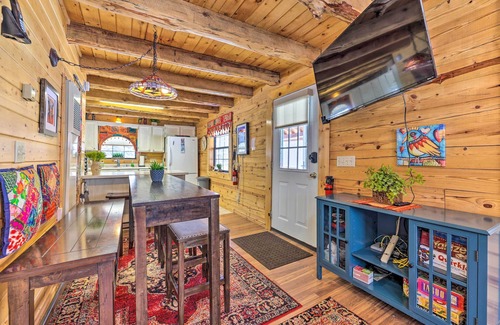 Meadow View Heights Cabina | Rustic Duck Creek Village Cabin w/ Fire Pit!