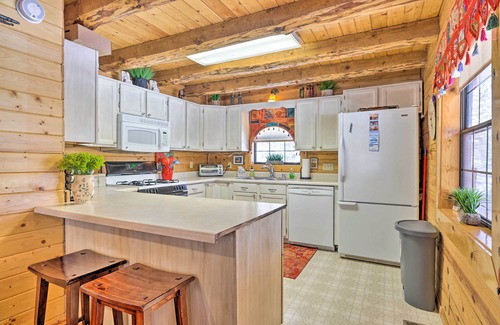 Meadow View Heights Cabina | Rustic Duck Creek Village Cabin w/ Fire Pit!