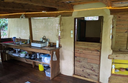 Jarabacoa Cabaña | Casa rústica de tierra de dos pisos en Quintas del Bosque.