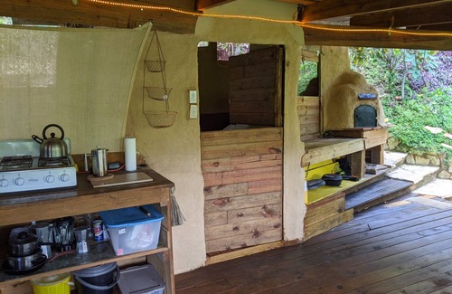 Jarabacoa Cabaña | Casa rústica de tierra de dos pisos en Quintas del Bosque.