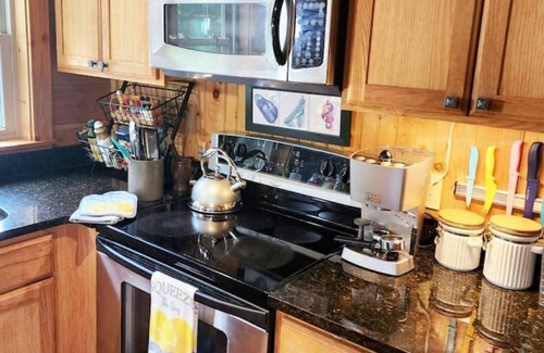 Sweetbriar Farms Cabina | Rustic Eco-friendly Log Cabin Stunning Views 2+acres