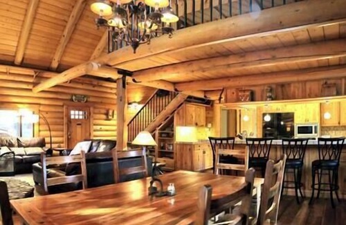 Idyllwild Casa | Eagles Nest - Stunning Log Cabin with Guest House