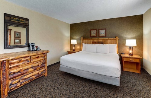 Galena Hotel | Rustic Elegance in Galena: Indoor Pool & Scenic Views | 2 Units