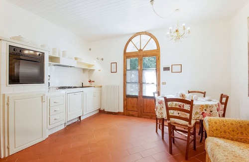 Lajatico Apartamento | Elegancia rústica en las colinas