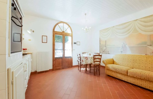 Lajatico Apartamento | Elegancia rústica en las colinas