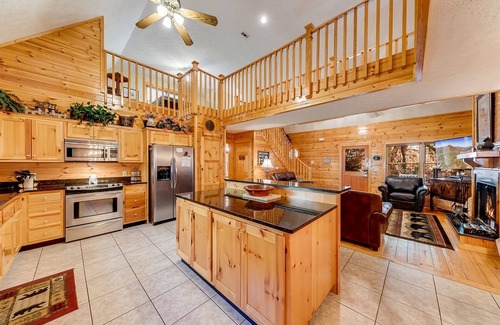 Helen Casa | Rustic Elegance –Luxury Cabin in Gated Innsbruck Resort with Hot Tub & Fire Pit