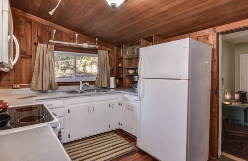 Weaverville Cabina | Rústicas de la elegancia Minutos a la ciudad: Privacidad, Bañera de hidromasaje con maravillosas vistas a la montaña