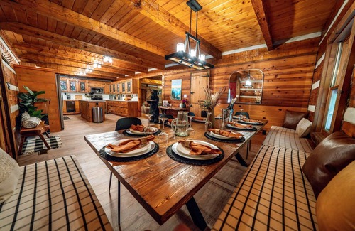 Weaverville Casa | Rustic Elegance, Theatre, Arcade, Sauna, and Mountain Views @ Beaver Cabin