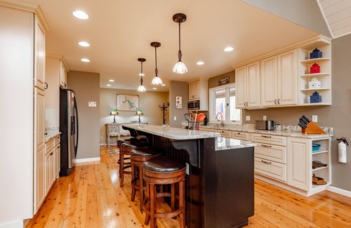 Blakeslee Casa | Blended: Lake Access, Hot Tub, Dock, Fireplace!