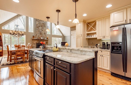 Blakeslee Casa | Blended: Lake Access, Hot Tub, Dock, Fireplace!