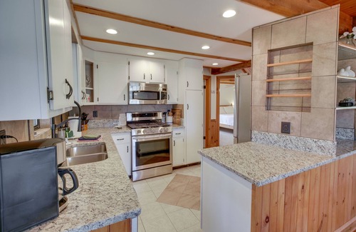 Ellijay Cabina | Rustic Ellijay Cabin with Fire Pit & Mtn Views!