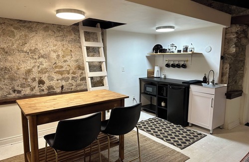 Elora Apartamento | Rustic Escape - Private Suite in Downtown Elora