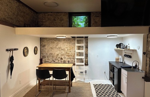 Elora Apartamento | Rustic Escape - Private Suite in Downtown Elora