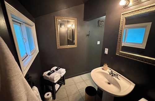 Elora Apartamento | Rustic Escape - Private Suite in Downtown Elora