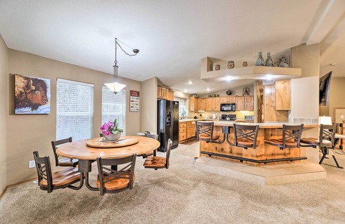 Irwin Cabina | Rustic Escape w/ Deck, Hot Tub & Mountain Views