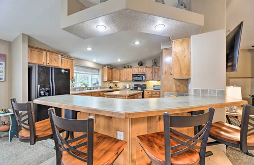 Irwin Cabina | Rustic Escape w/ Deck, Hot Tub & Mountain Views