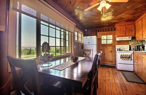 Nominingue Chalet De Esquí | Rustic experience with heated pool and spa