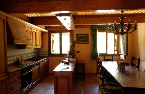 Biescas Chalet De Esquí | Casa rústica familiar en los Pirineos