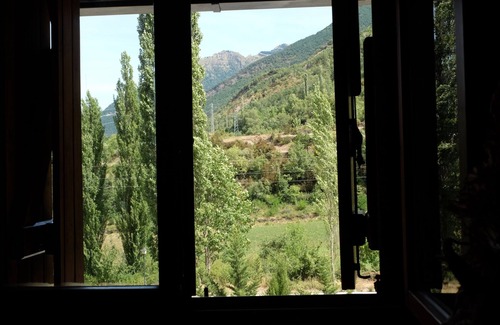 Biescas Chalet De Esquí | Casa rústica familiar en los Pirineos