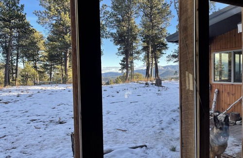 Hill City Cabina | Rustic Family Mountain Top Cabin! 360 degree “million dollar” Black Hills views!