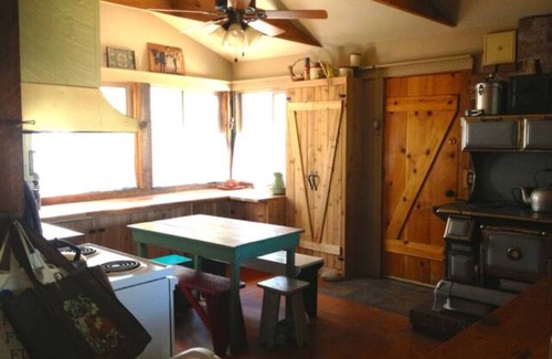 Tahoe Meadows Cabina | Rustic Family Cabin / Private Beach—Monthly Rental