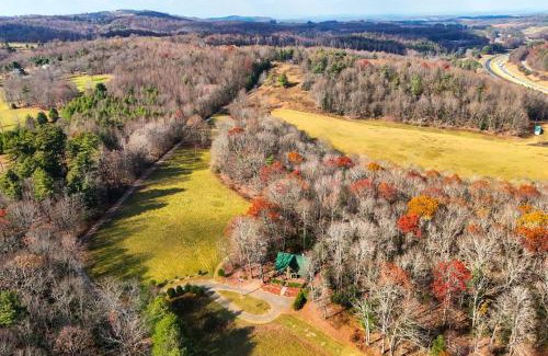 Fancy Gap Casa | Rustic Fancy Gap Cabin with Blue Ridge Parkway Views
