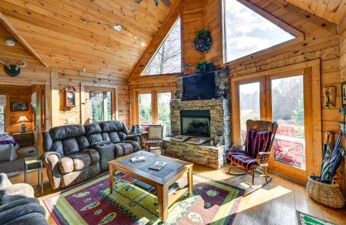 Fancy Gap Casa | Rustic Fancy Gap Cabin with Blue Ridge Parkway Views