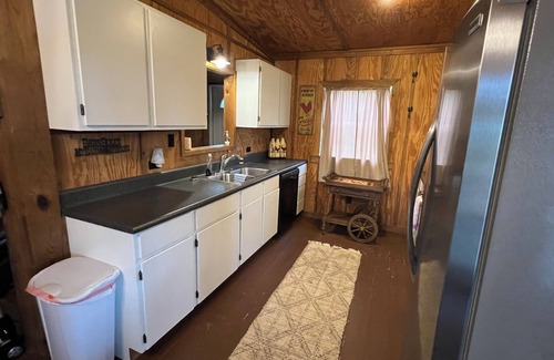 Phenix City Casa | Rustic Farm cottage with firepit-horses, goats and fresh eggs every morning.