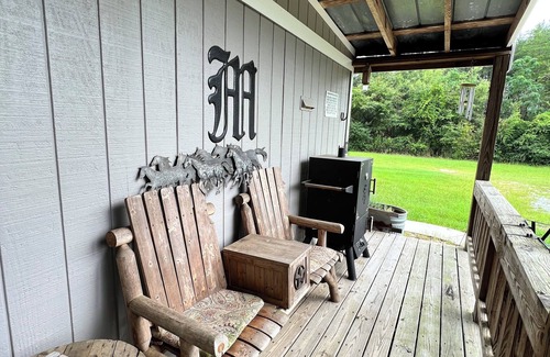 Phenix City Casa | Rustic Farm cottage with firepit-horses, goats and fresh eggs every morning.