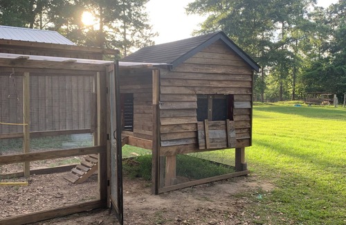 Phenix City Casa | Rustic Farm cottage with firepit-horses, goats and fresh eggs every morning.