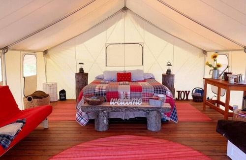 Upper Lake Otro | Rustic Farm! Villa+Barn+Glamping+Animal Experience