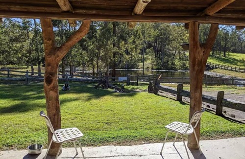 Limeburners Creek Otro | Rustic farmhouse overlooking beautiful dam with large inside and outside spaces