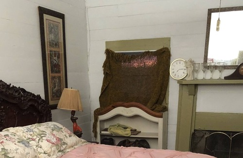 Toombs County Casa | Rustic Farmhouse at Chandler Lodge