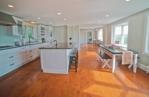 Parsonsfield Casa | Rustic Farmhouse w/Hot Tub Close to Beach, Golf