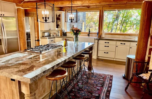Sundance Cabina | Rustic film producer's haven in Sundance, Hot Tub, Fire Pits, Views!