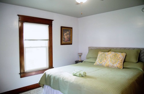 Van Wert Otro | Rustic Five Oaks Farmhouse