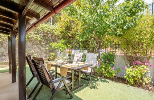 Kropia Apartamento | Rustic Garden Cabin