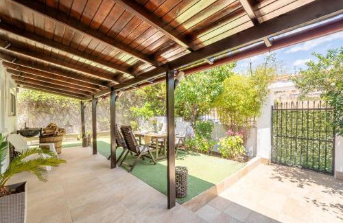 Kropia Apartamento | Rustic Garden Cabin