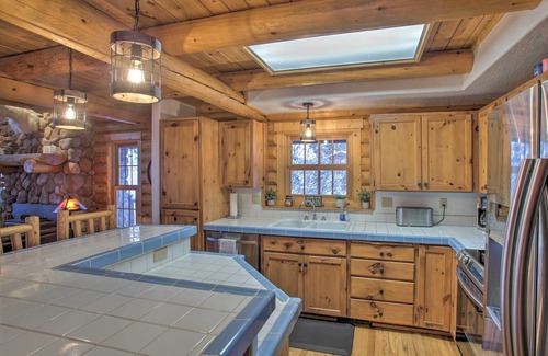 Coeur d'Alene Cabina | Rustic Gotham Bay Cabin on Lake Coeur d'Alene